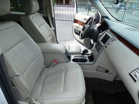Used 2011 Ford Flex Limited w/ Rapid Spec Order Code FWD image 17