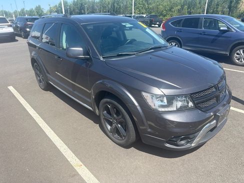Used 2018 Dodge Journey Crossroad w/ Nav & Sun Group FWD image 3