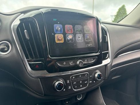 Used 2019 Chevrolet Traverse LT w/ LPO, Blackout Package FWD image 10