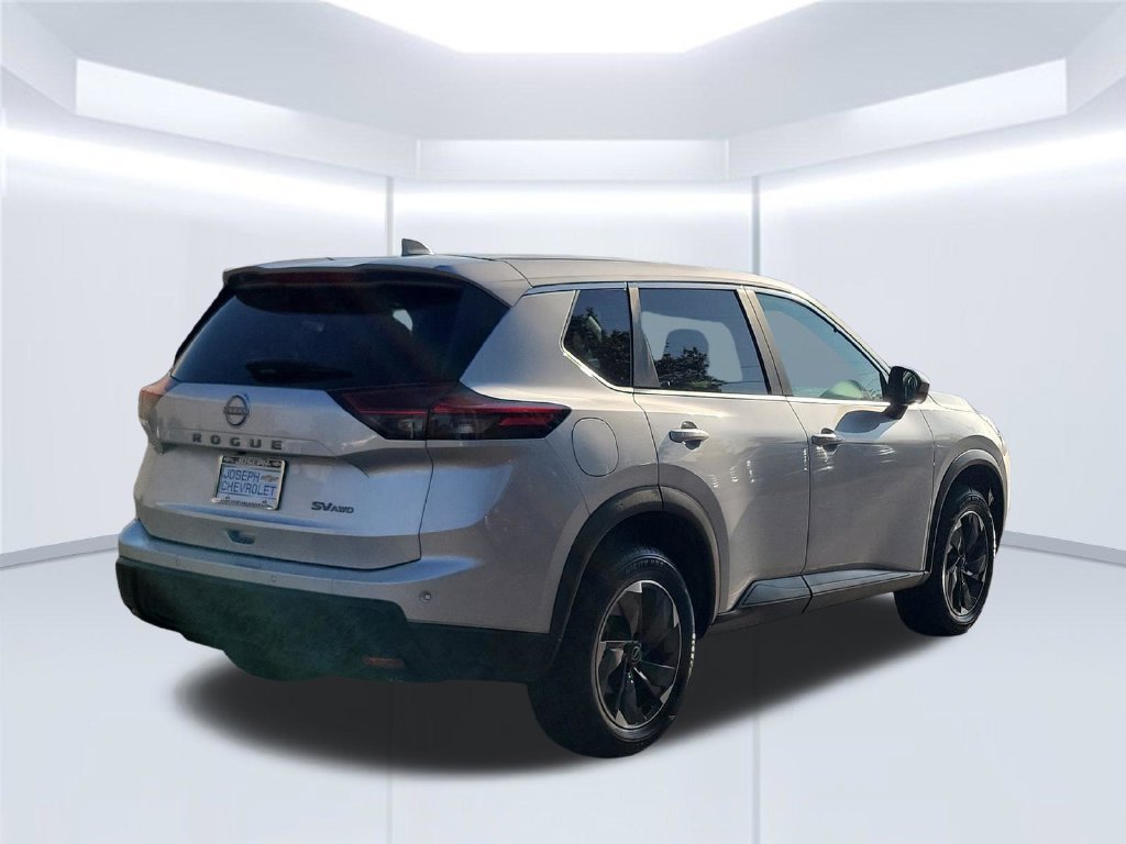 Used 2024 Nissan Rogue SV AWD/4WD image 5