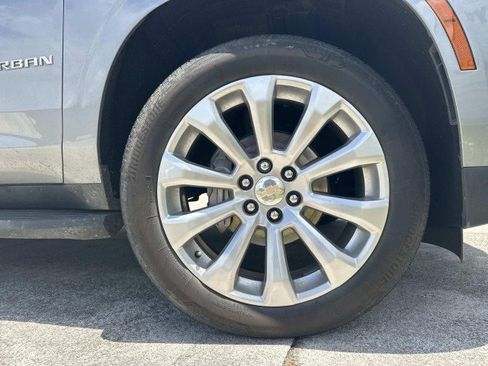 Used 2025 Chevrolet Suburban Premier RWD image 4