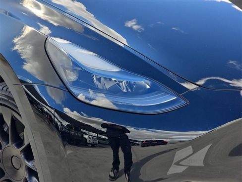 Used 2023 Tesla Model Y Long Range image 35