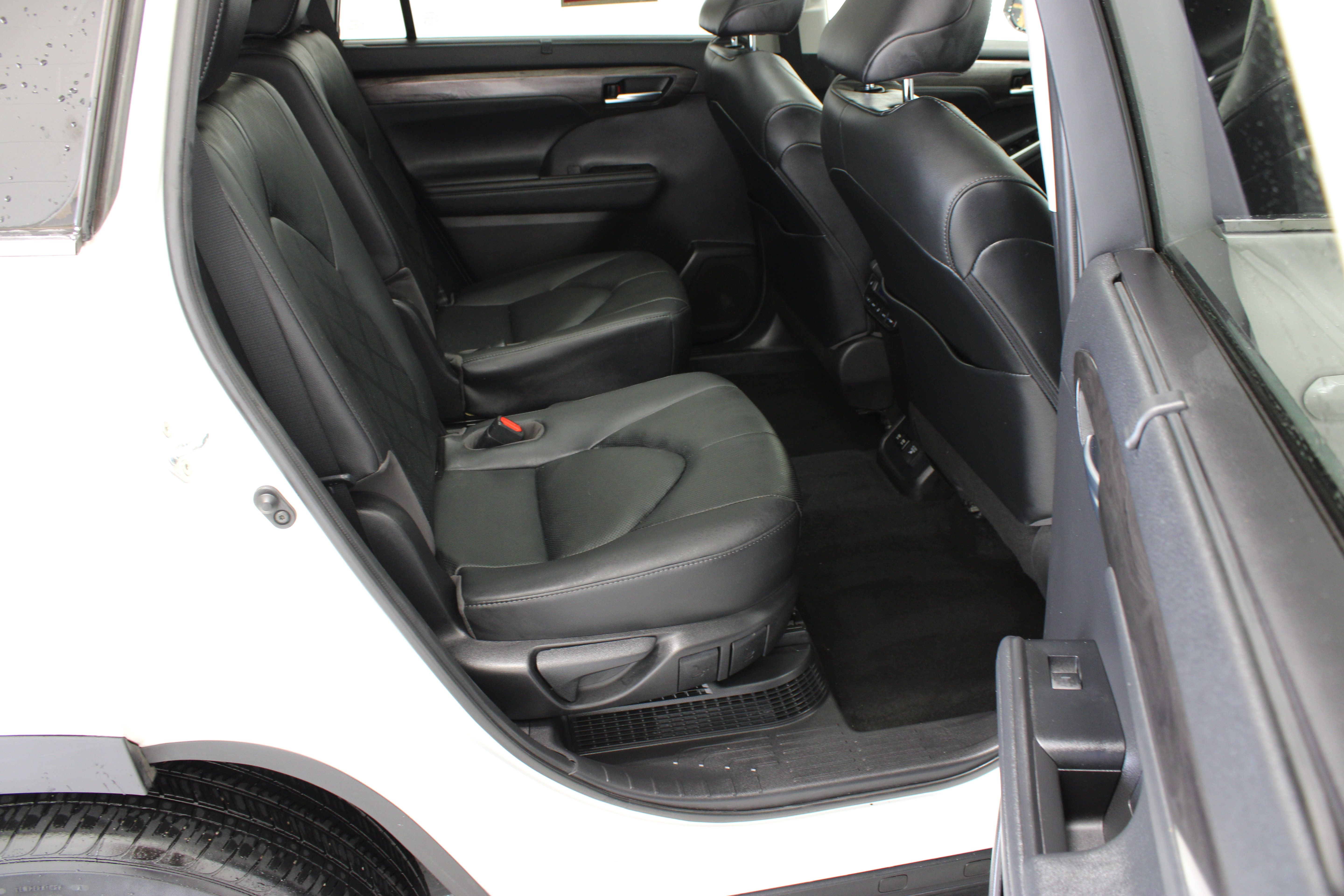 Certified 2020 Toyota Highlander Platinum AWD/4WD image 40