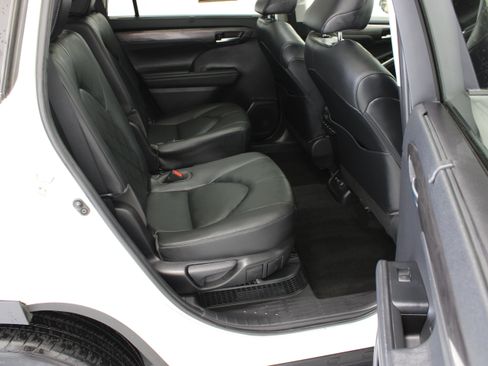 Used 2020 Toyota Highlander Platinum AWD/4WD image 40