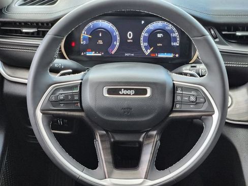 Certified 2023 Jeep Grand Cherokee L Limited AWD/4WD image 27