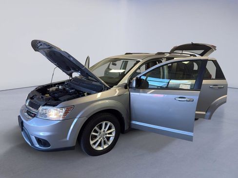 Used 2015 Dodge Journey SXT w/ Flexible Seating Group image 10