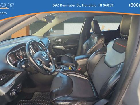 Used 2018 Jeep Cherokee Trailhawk AWD/4WD image 11