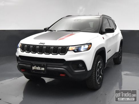 Used 2026 Jeep Compass Trailhawk AWD/4WD image 49