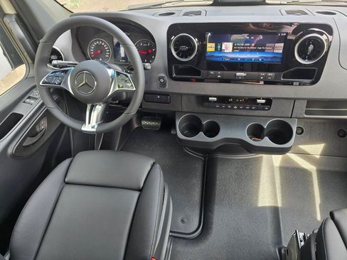 New 2026 Mercedes-Benz Sprinter 2500 image 24