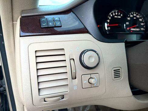 Used 2006 Cadillac DTS image 29