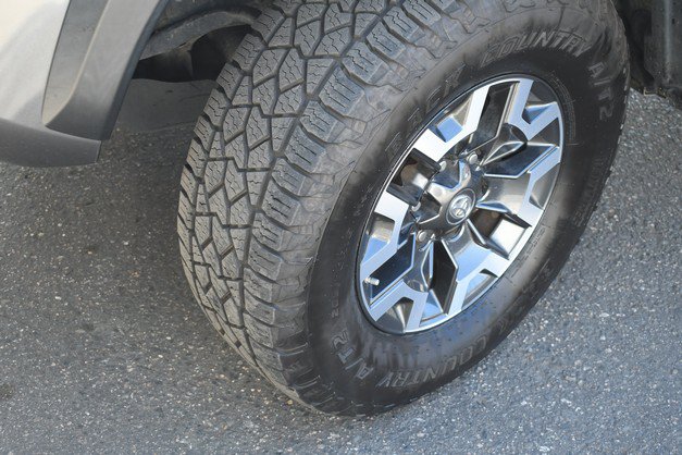 Certified 2017 Toyota Tacoma TRD Off-Road w/ Premium & Technology Package AWD/4WD image 11