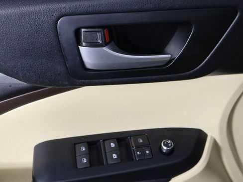 Used 2017 Toyota Highlander XLE image 19