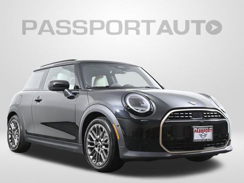 Used 2025 MINI Cooper 2-Door Hardtop image 3