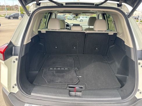 Used 2023 Nissan Rogue SV w/ SV Premium B Package image 42