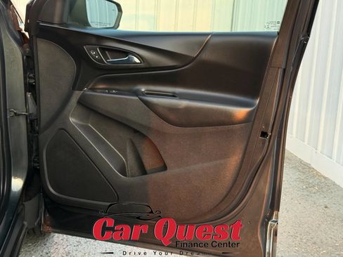 Used 2019 Chevrolet Equinox LT w/ Driver Convenience Package FWD image 19