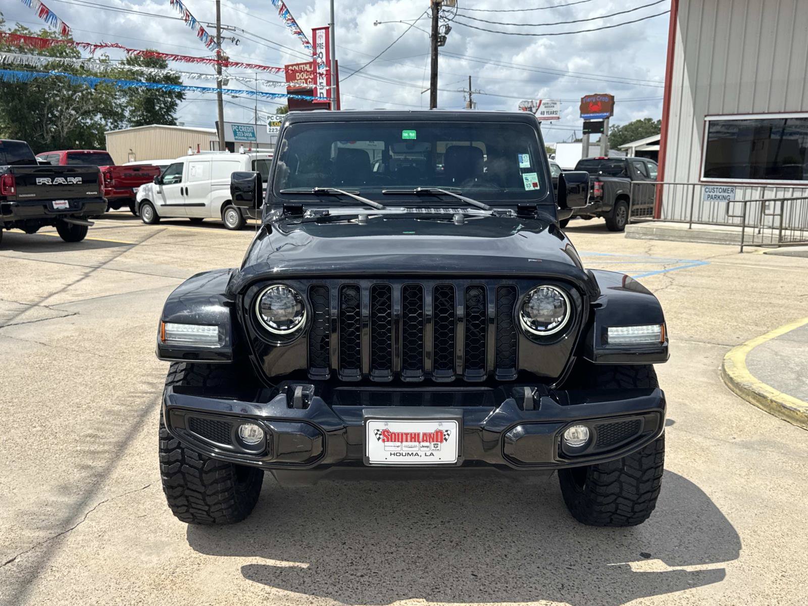 Used 2023 Jeep Gladiator Overland AWD/4WD image 2