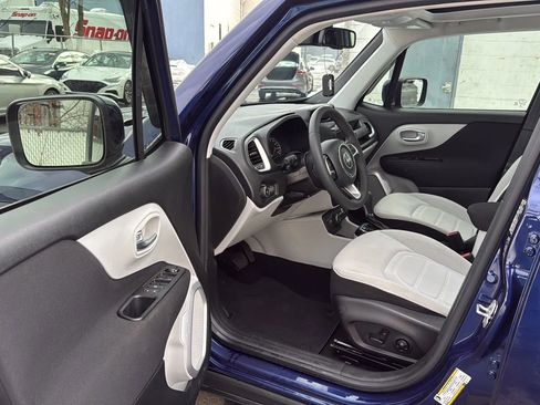 Used 2018 Jeep Renegade Latitude w/ Popular Equipment Group image 23