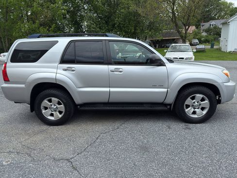Used 2008 Toyota 4Runner SR5 AWD/4WD image 6