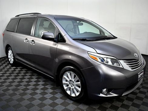 Used 2015 Toyota Sienna XLE image 5