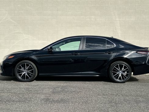 Used 2023 Toyota Camry SE image 7