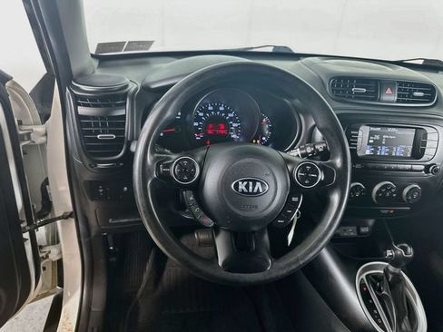 Used 2017 Kia Soul FWD image 19