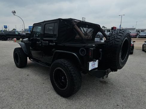 Used 2013 Jeep Wrangler Unlimited Rubicon w/ Connectivity Group AWD/4WD image 5