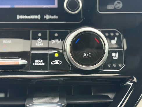 Used 2022 Toyota Highlander Limited image 29