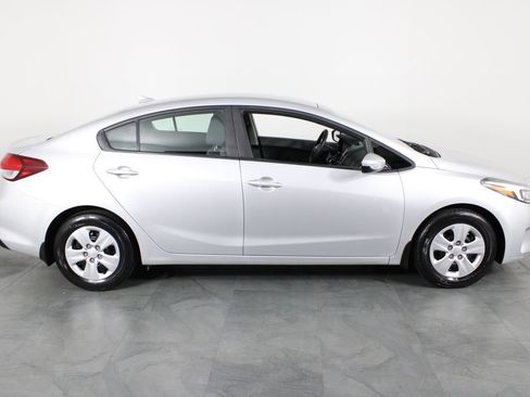 Used 2017 Kia Forte LX image 14