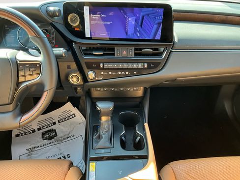 Used 2025 Lexus ES 350 Ultra Luxury image 11
