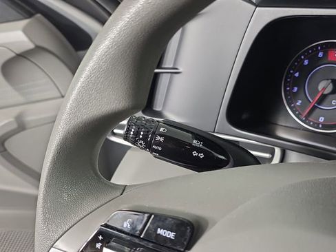 Used 2023 Hyundai Elantra SEL image 30