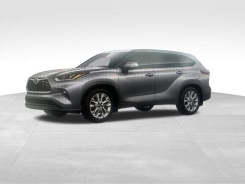 Used 2026 Toyota Highlander Limited AWD/4WD image 2