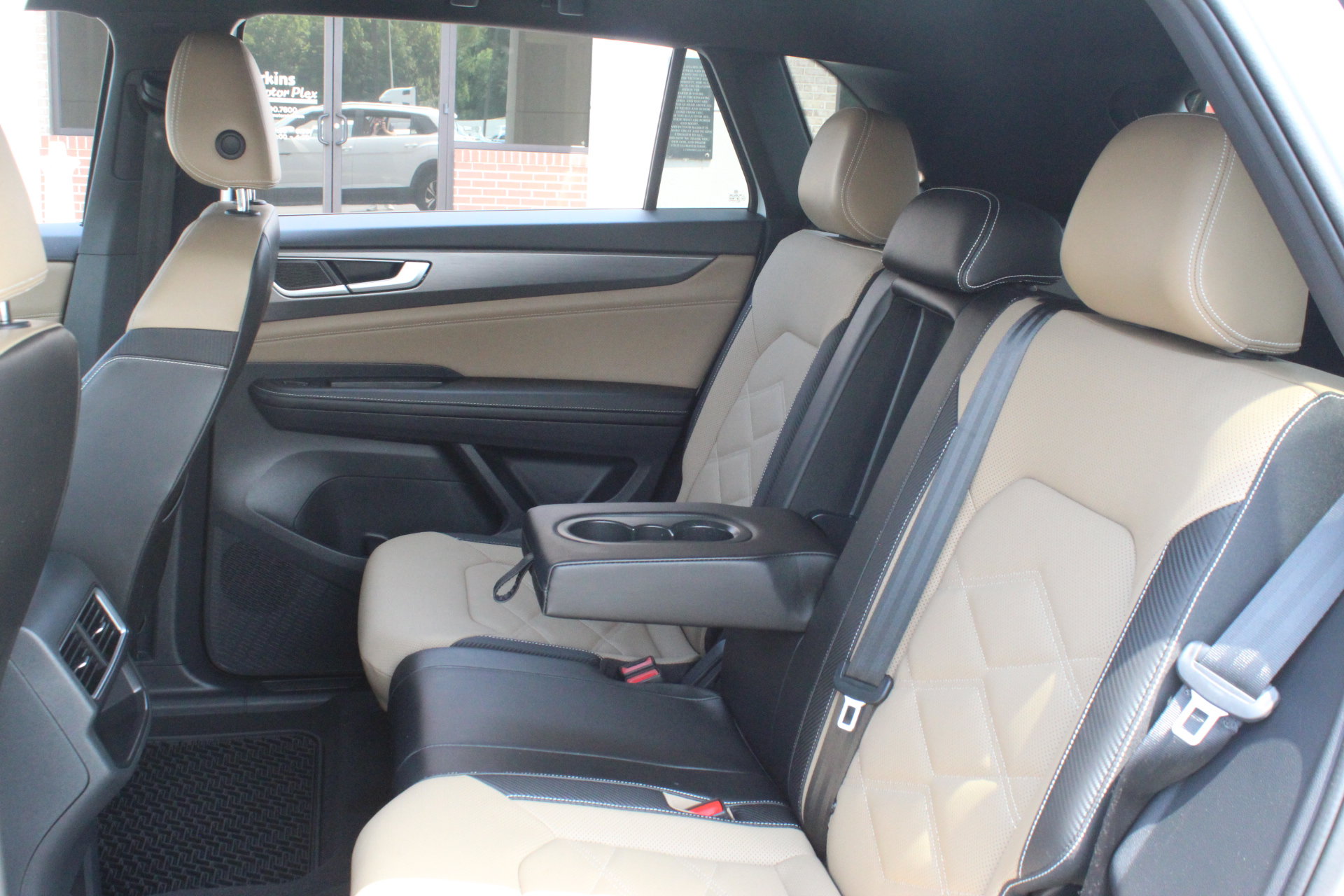 Used 2024 Volkswagen Atlas Cross Sport SE FWD image 24