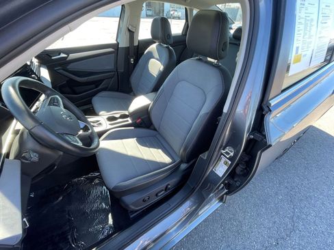 Used 2025 Volkswagen Jetta SE image 36