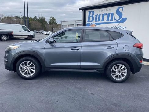 Used 2017 Hyundai Tucson SE image 2