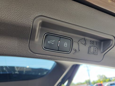 Used 2020 Ford Explorer Platinum w/ Premium Technology Package AWD/4WD image 35