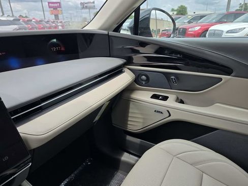 New 2025 Lincoln Nautilus Premier w/ Equipment Group 102A image 15