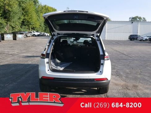 New 2025 Jeep Grand Cherokee Limited w/ Black Appearance Package image 18