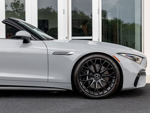 Used 2024 Mercedes-Benz SL 63 AMG 4MATIC image 30