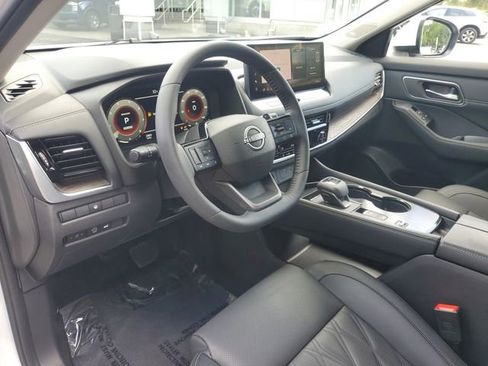 Used 2025 Nissan Rogue Platinum FWD image 15