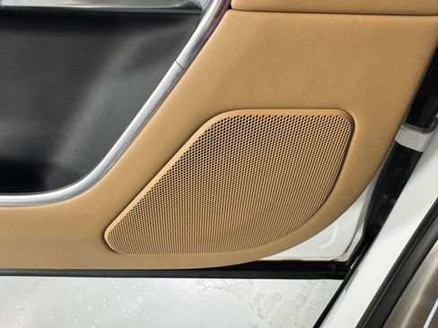 Used 2023 Land Rover Range Rover Long Wheelbase SE image 19