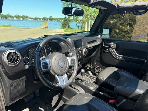 Used 2017 Jeep Wrangler Unlimited Sport AWD/4WD image 9