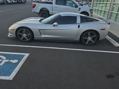 Used 2005 Chevrolet Corvette Coupe w/ Preferred Equipment Group image 3