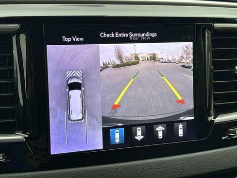 Used 2020 Chrysler Pacifica Touring-L w/ Advanced Safetytec Group image 29