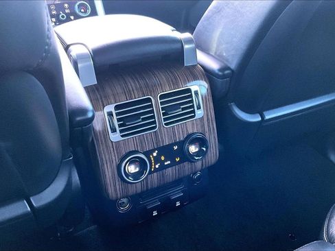 Used 2018 Land Rover Range Rover HSE image 10