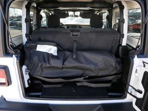 Used 2022 Jeep Wrangler Willys image 18