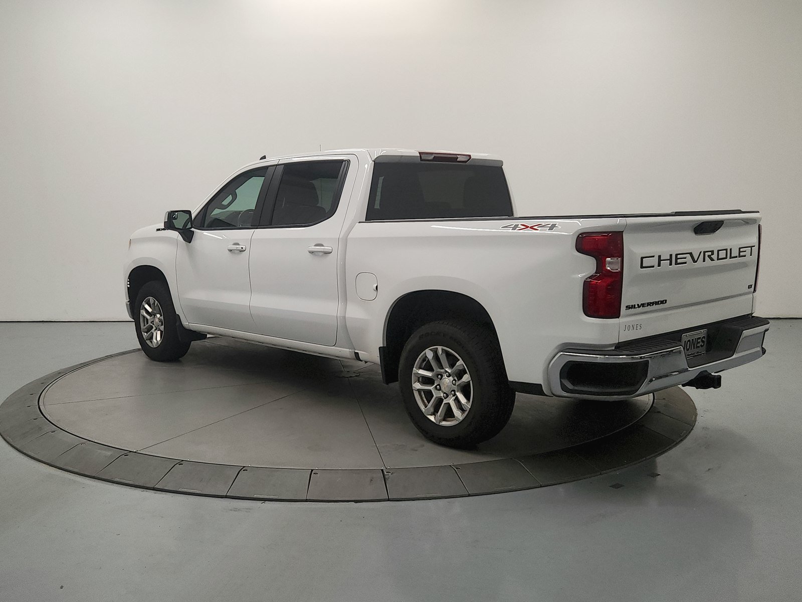 Used 2024 Chevrolet Silverado 1500 LT AWD/4WD image 6