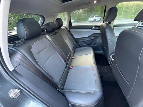 Used 2023 Volkswagen Taos SE w/ Panoramic Sunroof Package FWD image 29
