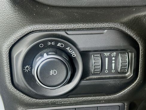 Used 2022 Jeep Wrangler Sahara image 16