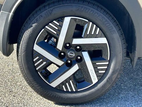 New 2026 Nissan Kicks SV image 7