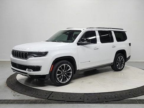 Used 2024 Jeep Wagoneer Series III w/ Premium Group I AWD/4WD image 3
